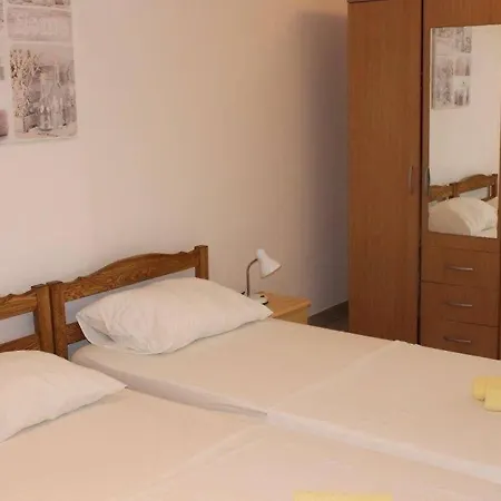 Appartement In Preko With Terrace, Air Conditioning, Wifi, Washing Machine *