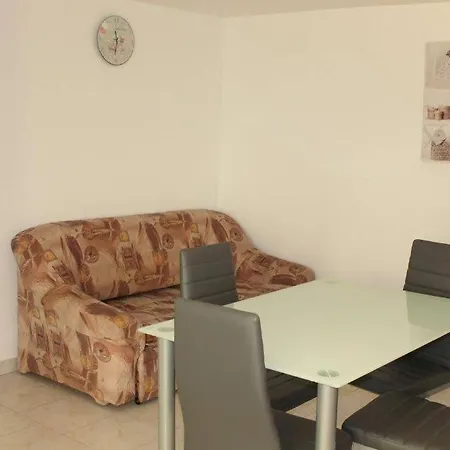 Apartment In With Terrace, Air Conditioning, Wifi, Washing Machine
