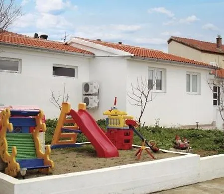 Appartement In Preko With Terrace, Air Conditioning, Wifi, Washing Machine