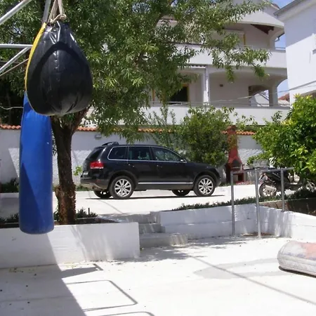In Preko With Terrace, Air Conditioning, Wifi, Washing Machine Appartement