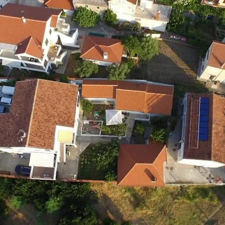 In Preko With Terrace, Air Conditioning, Wifi, Washing Machine Appartement Preko